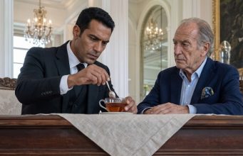 Otac me je sakrio ispod stola i zamolio me da ne izlazim — deset minuta kasnije čula sam istinu o svom mužu koju nisam znala punih 12 godina Otac me je sakrio ispod stola i zamolio me da ne izlazim — deset minuta kasnije čula sam istinu o svom mužu koju nisam znala punih 12 godina - featured image