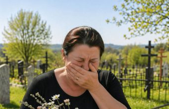 Na groblju sam tražila njegovu „pokojnu“ ženu, a našla istinu koja je sahranila naš brak Na groblju sam tražila njegovu „pokojnu“ ženu, a našla istinu koja je sahranila naš brak - featured image