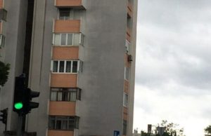 Fotografija ove stambene zgrade iz Splita obišla je celi Balkan, a sve zbog sulude ideje jednog stanara Fotografija ove stambene zgrade iz Splita obišla je celi Balkan, a sve zbog sulude ideje jednog stanara - featured image