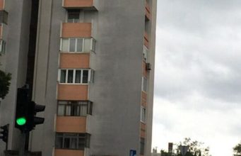 Fotografija ove stambene zgrade iz Splita obišla je celi Balkan, a sve zbog sulude ideje jednog stanara Fotografija ove stambene zgrade iz Splita obišla je celi Balkan, a sve zbog sulude ideje jednog stanara - featured image