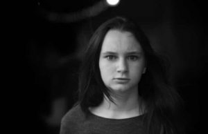 Kako prepoznati mentalno bolesnu osobu koja to vješto prikriva? Važan signal odaje je u razgovoru Kako prepoznati mentalno bolesnu osobu koja to vješto prikriva? Važan signal odaje je u razgovoru - featured image