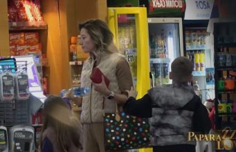 PRVE FOTOGRAFIJE DECE JOVANE I ŽELJKA JOKSIMOVIĆA: Kosta je već veliki dečak, a tek kad vidite bliznakinje Anu i Srnu PRVE FOTOGRAFIJE DECE JOVANE I ŽELJKA JOKSIMOVIĆA: Kosta je već veliki dečak, a tek kad vidite bliznakinje Anu i Srnu - featured image