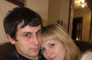 😱💔 Moja baka poklonila je mojoj kćeri stari ogrlicu za rođendan… a moja je majka problijedjela čim ju je ugledala! 😨 Tada mi je otkrila najstrašniju tajnu naše obitelji: moj je djed zlostavljao moju majku kada je imala samo 15 godina… a moja je baka sve znala od samog početka. 💔 😱💔 Moja baka poklonila je mojoj kćeri stari ogrlicu za rođendan… a moja je majka problijedjela čim ju je ugledala! 😨 Tada mi je otkrila najstrašniju tajnu naše obitelji: moj je djed zlostavljao moju majku kada je imala samo 15 godina… a moja je baka sve znala od samog početka. 💔 - featured image