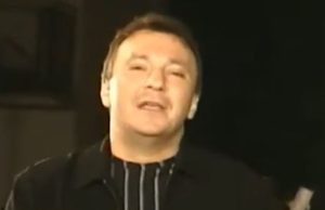Otpevao najveći svadbarski hit bez kog Srbi ne mogu da zamisle slavlje, a niko ne zna šta se sa njim posle desilo: Iznenadiće vas kako sad živi i ko su mu deca Otpevao najveći svadbarski hit bez kog Srbi ne mogu da zamisle slavlje, a niko ne zna šta se sa njim posle desilo: Iznenadiće vas kako sad živi i ko su mu deca - featured image