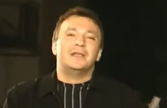 Otpevao najveći svadbarski hit bez kog Srbi ne mogu da zamisle slavlje, a niko ne zna šta se sa njim posle desilo: Iznenadiće vas kako sad živi i ko su mu deca Otpevao najveći svadbarski hit bez kog Srbi ne mogu da zamisle slavlje, a niko ne zna šta se sa njim posle desilo: Iznenadiće vas kako sad živi i ko su mu deca - featured image