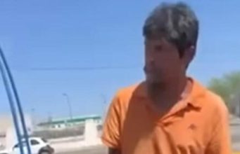 PROSJAK MU PRIŠAO I TRAŽIO NOVAC, A ON MU PONUDIO POSAO: Odgovor koji je dobio će vas iznervirati (VIDEO) PROSJAK MU PRIŠAO I TRAŽIO NOVAC, A ON MU PONUDIO POSAO: Odgovor koji je dobio će vas iznervirati (VIDEO) - featured image