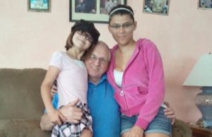 Vratila sam se kući dva sata ranije i zatekla svoje dvije kćeri zaključane u kupaonici s njihovim očuhom. A onda sam čula kako moja najmlađa kaže: „Mike, požuri prije nego što se mama vrati…“ Vratila sam se kući dva sata ranije i zatekla svoje dvije kćeri zaključane u kupaonici s njihovim očuhom. A onda sam čula kako moja najmlađa kaže: „Mike, požuri prije nego što se mama vrati…“ - featured image