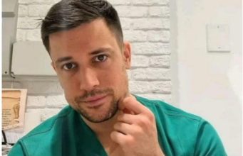 OVAJ SRBIN JE PRE 6 GODINA PROGLAŠEN ZA NAJLEPŠEG DOKTORA NA SVIJETU: Evo kako danas izgleda Vasilije Vujović, nećete verovati… MAGNET ZA ŽENE… OVAJ SRBIN JE PRE 6 GODINA PROGLAŠEN ZA NAJLEPŠEG DOKTORA NA SVIJETU: Evo kako danas izgleda Vasilije Vujović, nećete verovati… MAGNET ZA ŽENE… - featured image