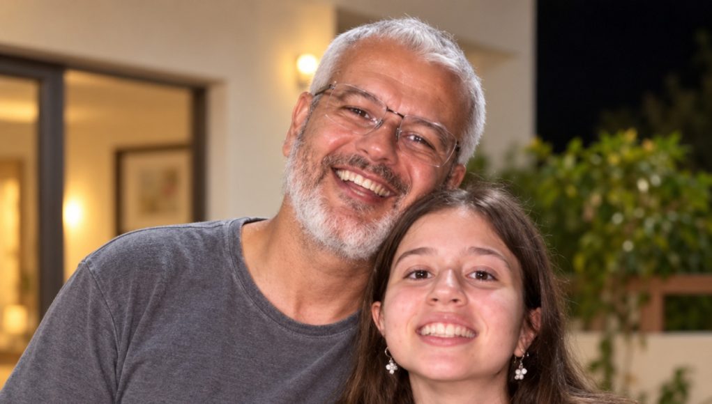 Tjednima se moj suprug čudno ponašao u blizini moje 13-godišnje kćeri. Stalno ju je grlio, ljubio u čelo, dolazio po nju u školu i neprestano ulazio u njezinu sobu zatvarajući vrata za sobom. Govorila sam sebi da je samo brižan očuh… sve dok jednog jutra nisam pronašla malu mrlju krvi na njezinu krevetu. Tada me moja kći pogledala i šapnula: „Mama, molim te, nemoj ništa reći Marku.“ Noge su mi se gotovo odsjekle. - featured image