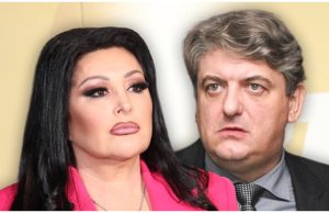 DRAGANA MIRKOVIĆ POSETILA TONIJEVO RODNO MESTO Nakon što je javno izvređao i nazvao folirantom ,ona spakovala kofere i otišla..Ali pogledajte šta mu je priredila kakve su slike osvanule PAMTIT će je cijeli život…BALAKAN u šoku DRAGANA MIRKOVIĆ POSETILA TONIJEVO RODNO MESTO Nakon što je javno izvređao i nazvao folirantom ,ona spakovala kofere i otišla..Ali pogledajte šta mu je priredila kakve su slike osvanule PAMTIT će je cijeli život…BALAKAN u šoku - featured image