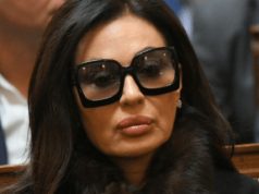 Teško mi je, raspadam se: Ceca se zavijena u CRN0 OGLASlLA HITNlM SAOPŠTENJEM: mog Veljka nažaIost više…. Teško mi je, raspadam se: Ceca se zavijena u CRN0 OGLASlLA HITNlM SAOPŠTENJEM: mog Veljka nažaIost više…. - featured image