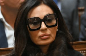 Teško mi je, raspadam se: Ceca se zavijena u CRN0 OGLASlLA HITNlM SAOPŠTENJEM: mog Veljka nažaIost više…. Teško mi je, raspadam se: Ceca se zavijena u CRN0 OGLASlLA HITNlM SAOPŠTENJEM: mog Veljka nažaIost više…. - featured image